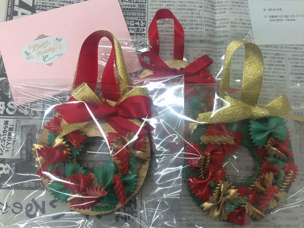 Santa Claus Volunteer Gift Wreath Making