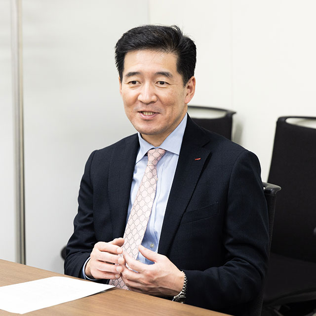 新開トランスポートシステムズ 常務取締役 蒲池 一聡 様 新開トランスポートシステムズ 常務取締役 蒲池 一聡 様