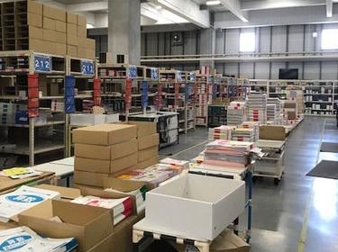 ご利用事例-光文書院流通センター(裁断・製本作業) ご利用事例-光文書院流通センター(裁断・製本作業)